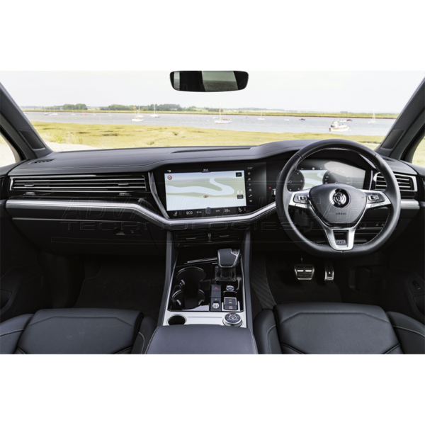 VWTouareg_CR7_2018_RVC_Interior